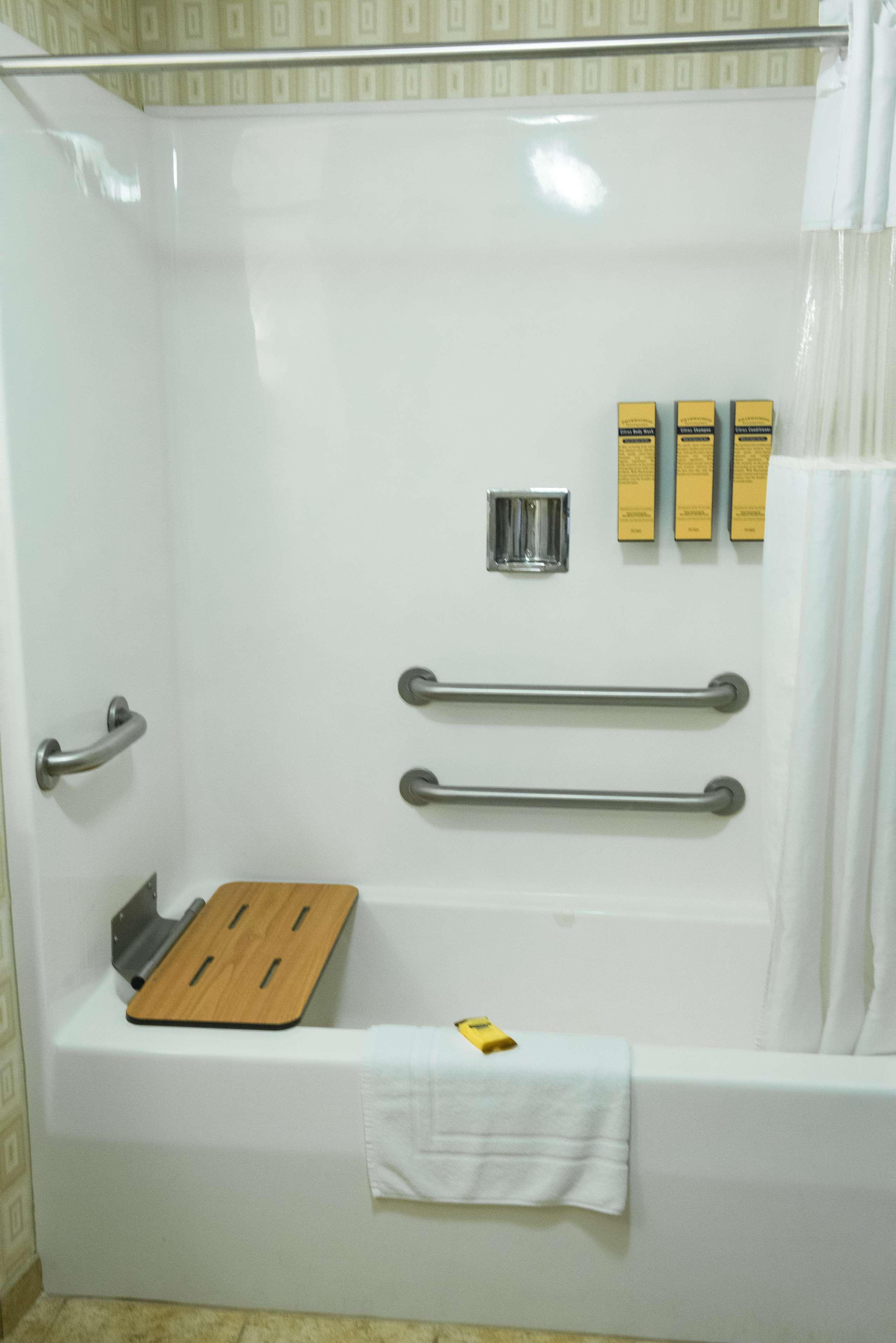 Best Western Plus Уэйнсборо Экстерьер фото